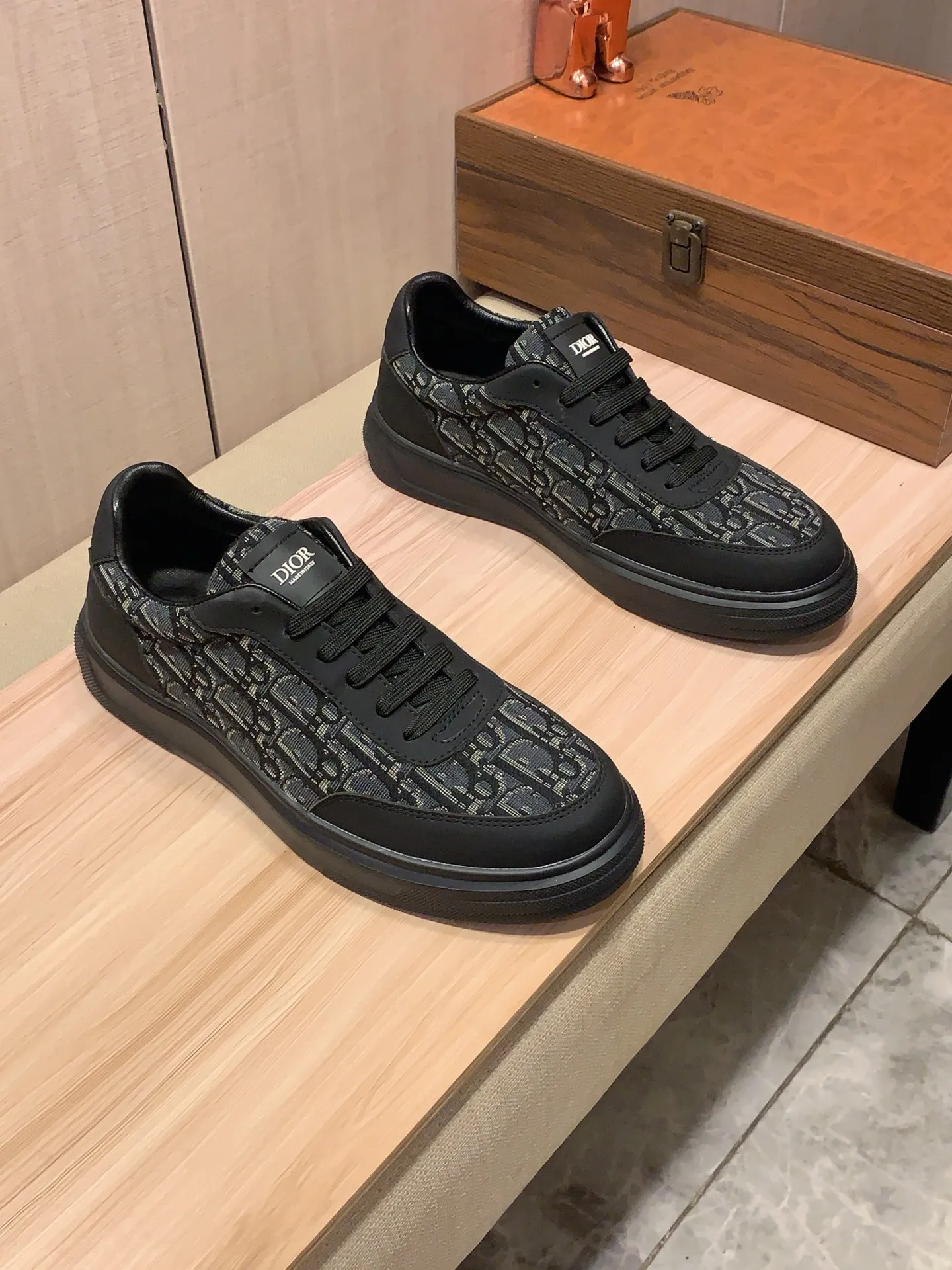 Men's men's shoes💰420💰💰🎩🎩[Lightning][Lightning] "Dior DIOR*" The latest • popular casual shoes, top brand [seduce] luxury ~ purchasing agency, top ~ quality. [Strong] The upper is made of imported breathable cowhide with material ➕ breathable sheepskin feet (•) and fine workmanship. The original stylish and stylish soft rubber wear-resistant and non-slip outsole is light and comfortable on the feet. The real thing looks better when photographed in person. 111: code: 38-44, 3️⃣ colors selected